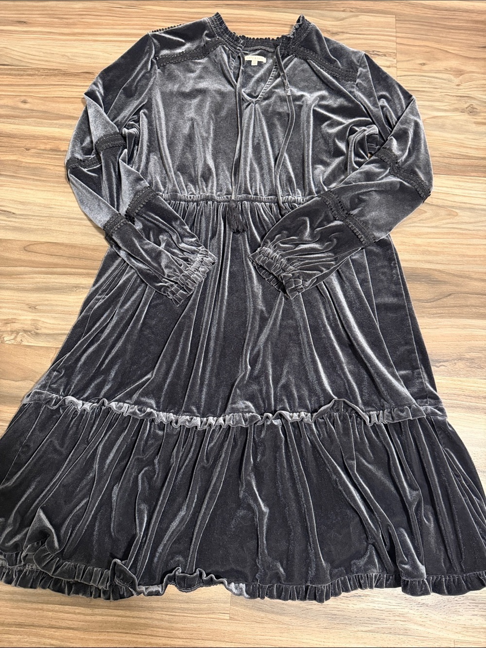 Kate & Sam Dark Gray Velvet Long Sleeve Tiered Midi Dress Women’s Sz. 2X